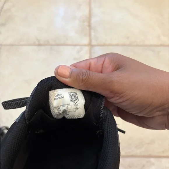 Saucony Men’s Running Shoes, size 11W - Picture 5 of 6